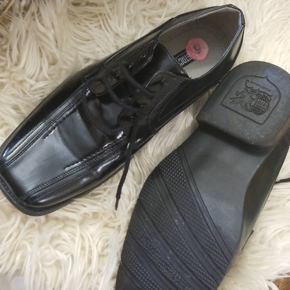 Shoes - Picture 1 of 3